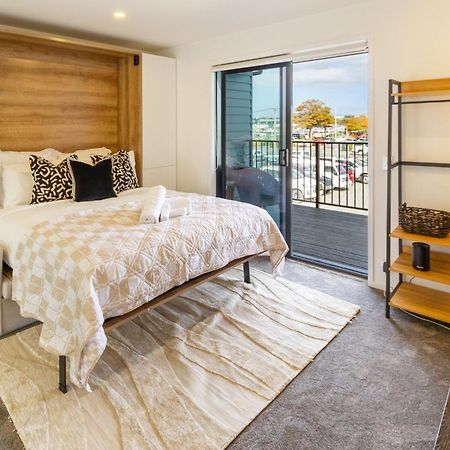 Prime Locale: Studio With Balcony 크라이스트처치 외부 사진